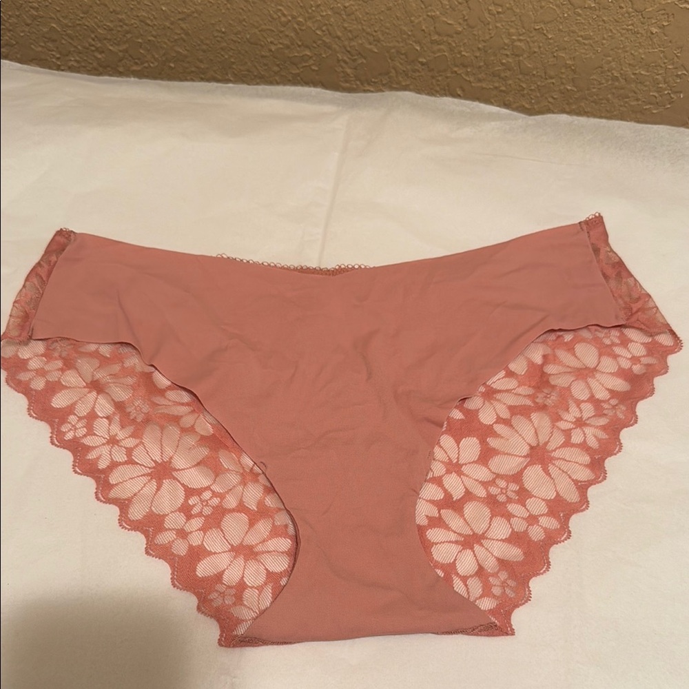 NWOT Vintage Victoria’s Secret Floral Lace Back Bikini panty. Dusty rose color.